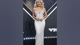 Sabrina Carpenter’s Red Carpet Style Is Unreal