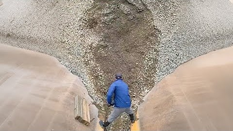Barge unloading 3500 tons of ore - video from the start - Barge work vlog