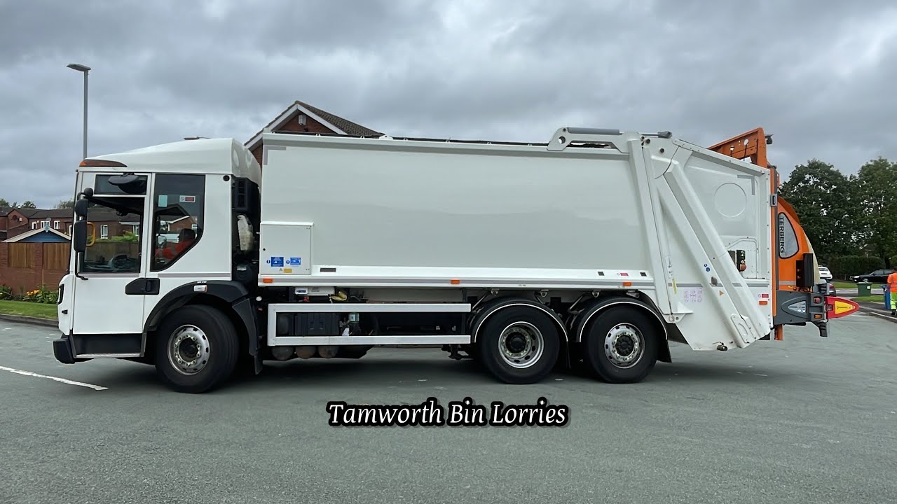 Dennis Elite 6 Refuse Truck on Garden Waste, YXT