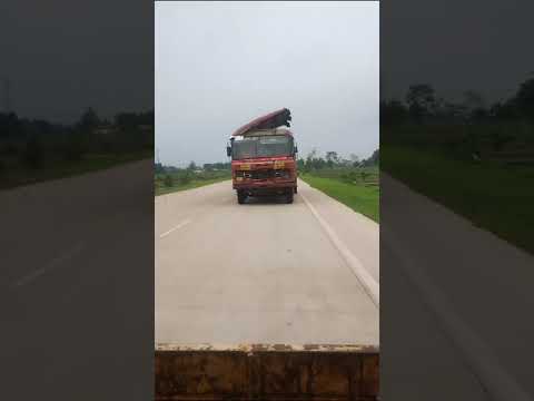 SHOCKING! Maharashtra bus with broken roof