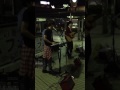 赤いニット帽
