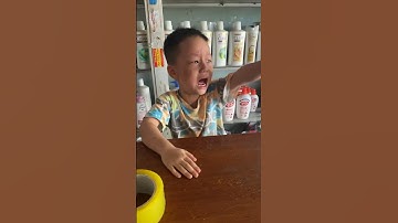 Pipi khóc dỗi bố mẹ vì không mua kẹo và cái kết #shorts