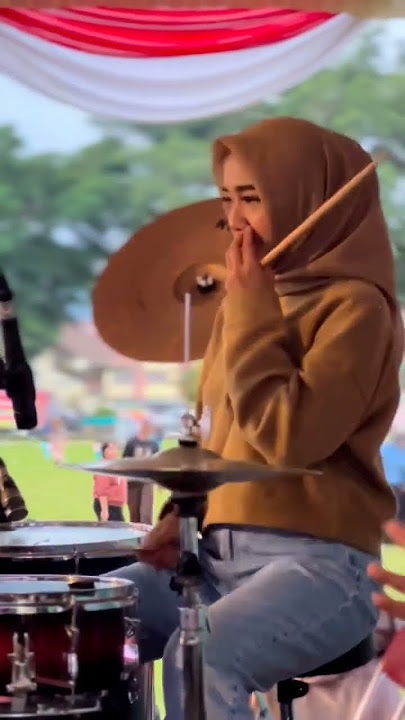 Drumer cantiknya Qasima Magelang... udh pada tau blm klo personilnya Qasima Cantik²😁😊☺