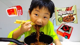 예준이의 짜장면 요리법 짜장 라면 짜파게티 요리놀이 주방놀이 Black Noodle Cooking Play