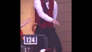 Download lagu Dancing Attendant