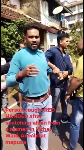 person caught red handed after snatching chain in Mapusa - YouTube