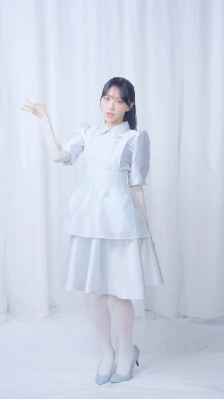 劇薬中毒 」研究員衣装 全身Dance ver.👩🏻‍🔬🧪 #イコールラブ