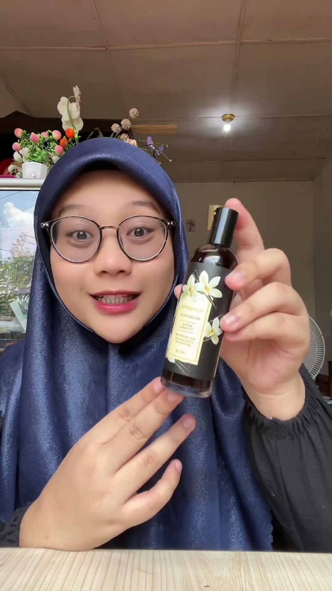 BLACK VANILLA PARFUM BY EVANGELINE