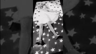 PJ Harvey - Dress
#pjharvey #pollyjeanharvey #musicvideo PJ Harvey - Dress