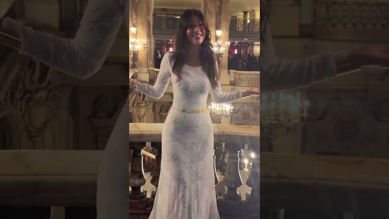 Камила Морроне (Camila Morrone) на показе 