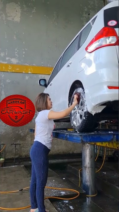 wanita cantik cuci mobil // rendi car wash // #shorts