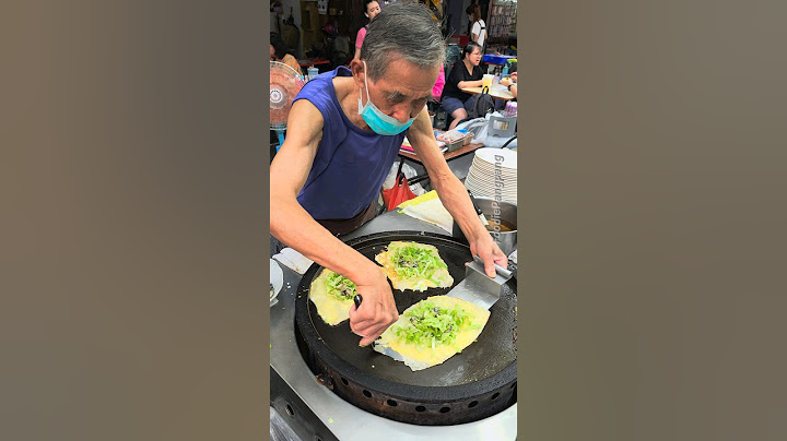 Popular Taiwanese street food!! 'Oyster Pancake' made by Kaohsiung grandpa