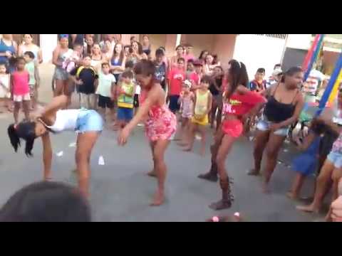 Bonde Das Entrujadas-com o bum bum ela bate(Meninas dançando funk ...