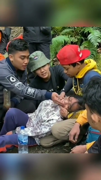 kesurupan kunti saat mendaki gunung😱😱😱#trending #pendaki #trendingshorts #misteri #trending #viral