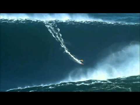 Onda Gigante na Nazaré. Surfer rides wave for World Record! (video completo)