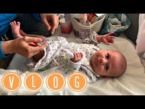 Videó: Aludhat egy baba a játszóudvarban?