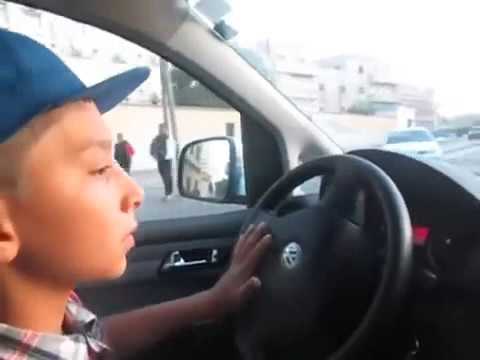 اصغر طفل جزائري يقود سيارة بمهارة فائقة  Algerian youngest child driving a car with great skill