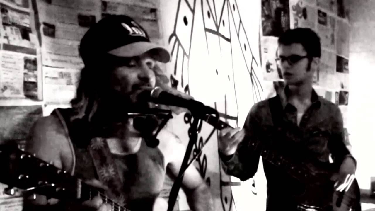 Emit Bloch with Donefour - THERE'S A CRACK