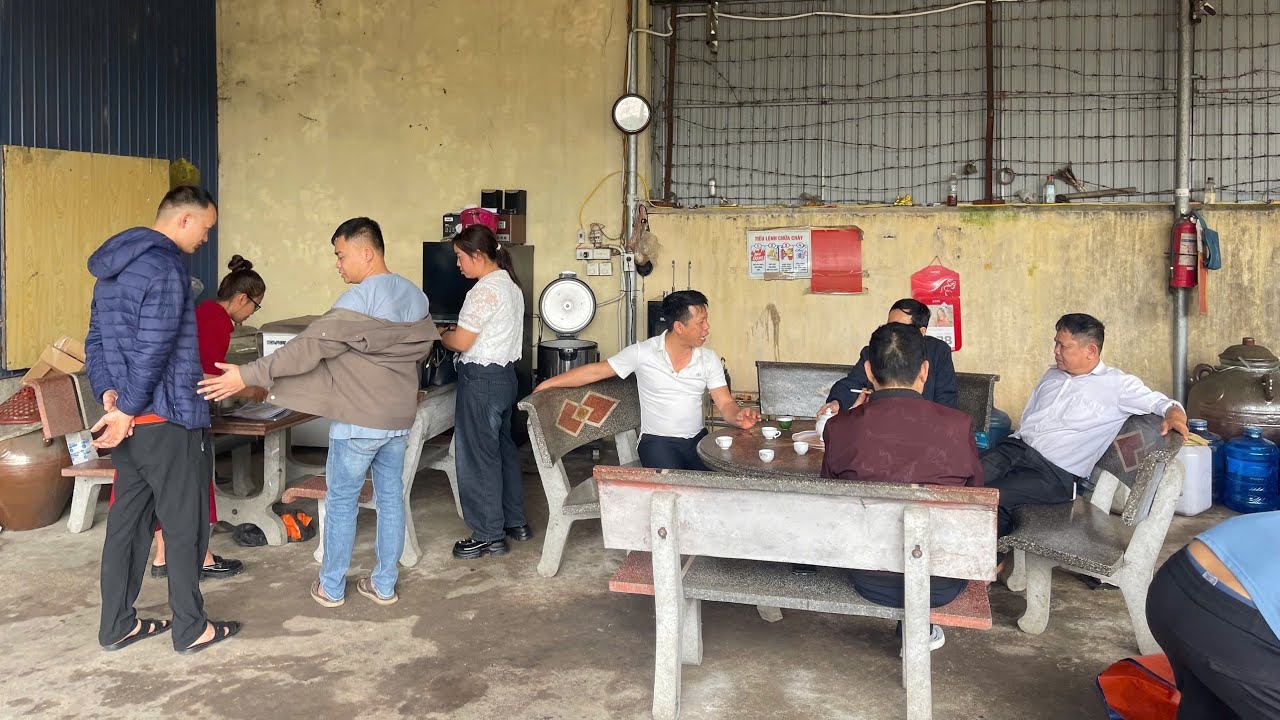 ae ở xa cân nhắc qua xem con này..cả lại mất công..tôi đi gầm trăm cây số tới xem nát như cháo chó.