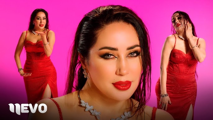 Hammomda chomilayotgan erotik yalangoch ayollar Katta ogiz katta kokraklar