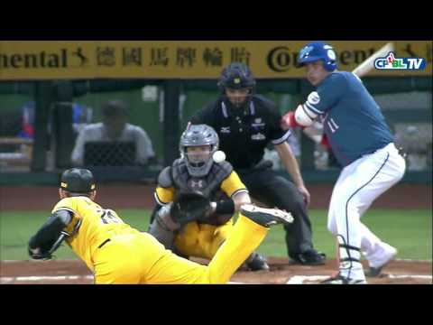 06/18 Lamigo vs 兄弟 六局上，林泓育揮出一支左外野方向二壘安打