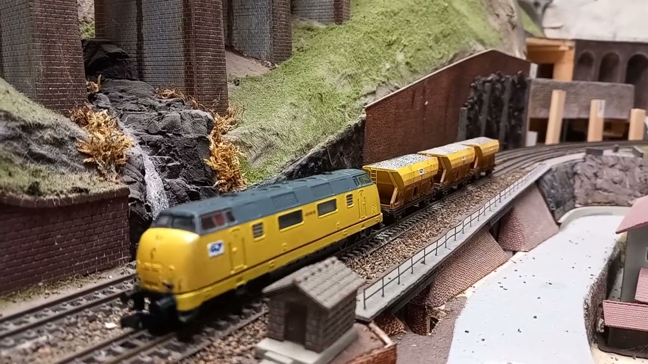 V200 GCF treno cantiere sul plastico di Giornasca