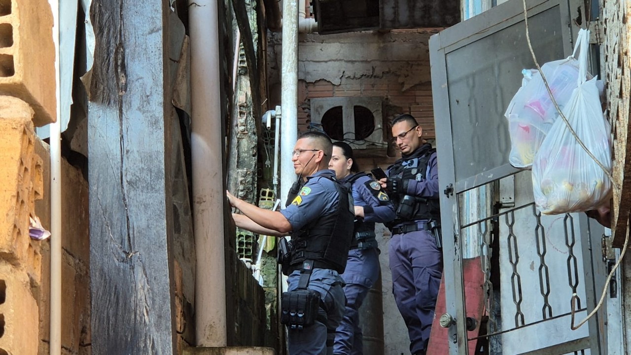 Mulher é presa acusada de matar o marido a facadas no Educandos