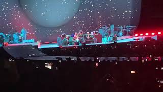 Ariana Grande - Santa Tell Me (Live in Columbia)