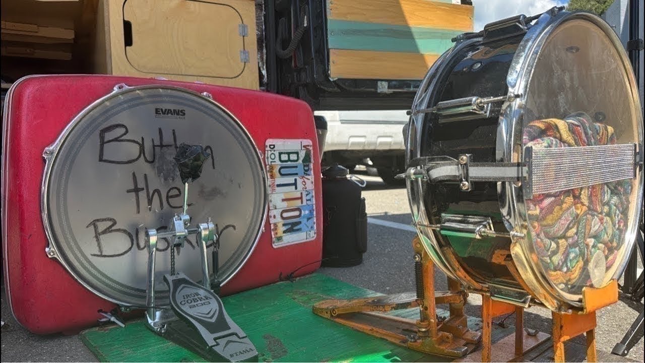 BUTTON THE BUSKER IS LIVE