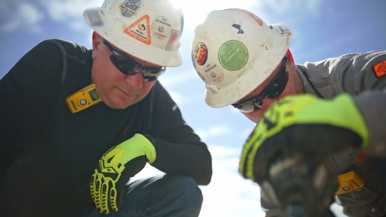 At Austin Hose, our tailor-made oil packages keep your rigs up and running.