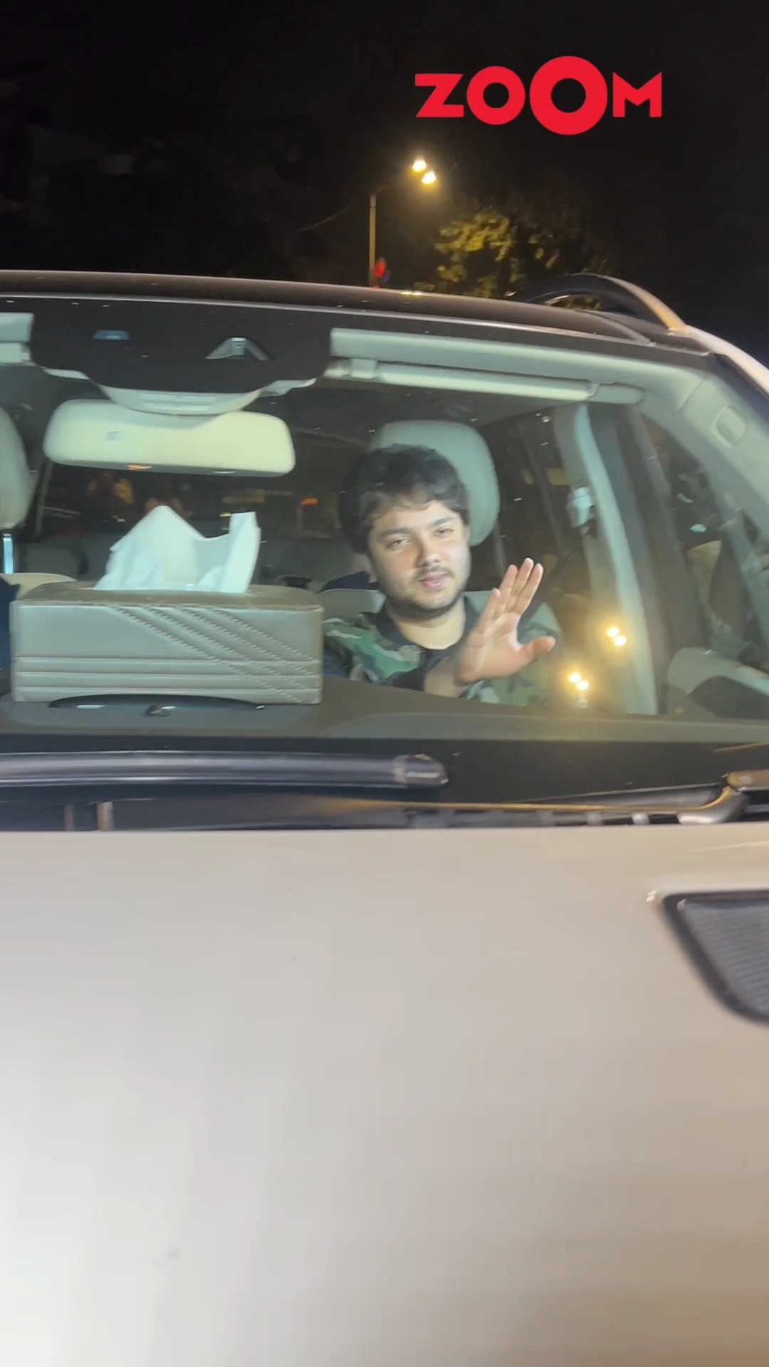Sohail Khan's son Nirvaan WAVES at the paps as he ARRIVES for Salman Khan's b'day bash ? #shorts