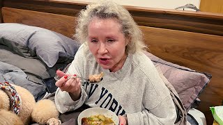 картинка: Жаркое готово , Пипонька капризничает #losangeles #cooking 