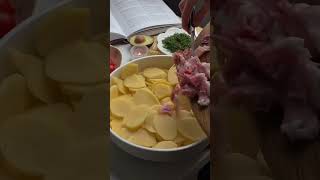 Картофель запечённый в духовке с беконом.