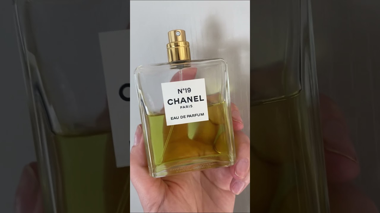 CHANEL NO. 19 FRAGRANCE REVIEW  GREEN, BITTER, GALBANUM STAR 