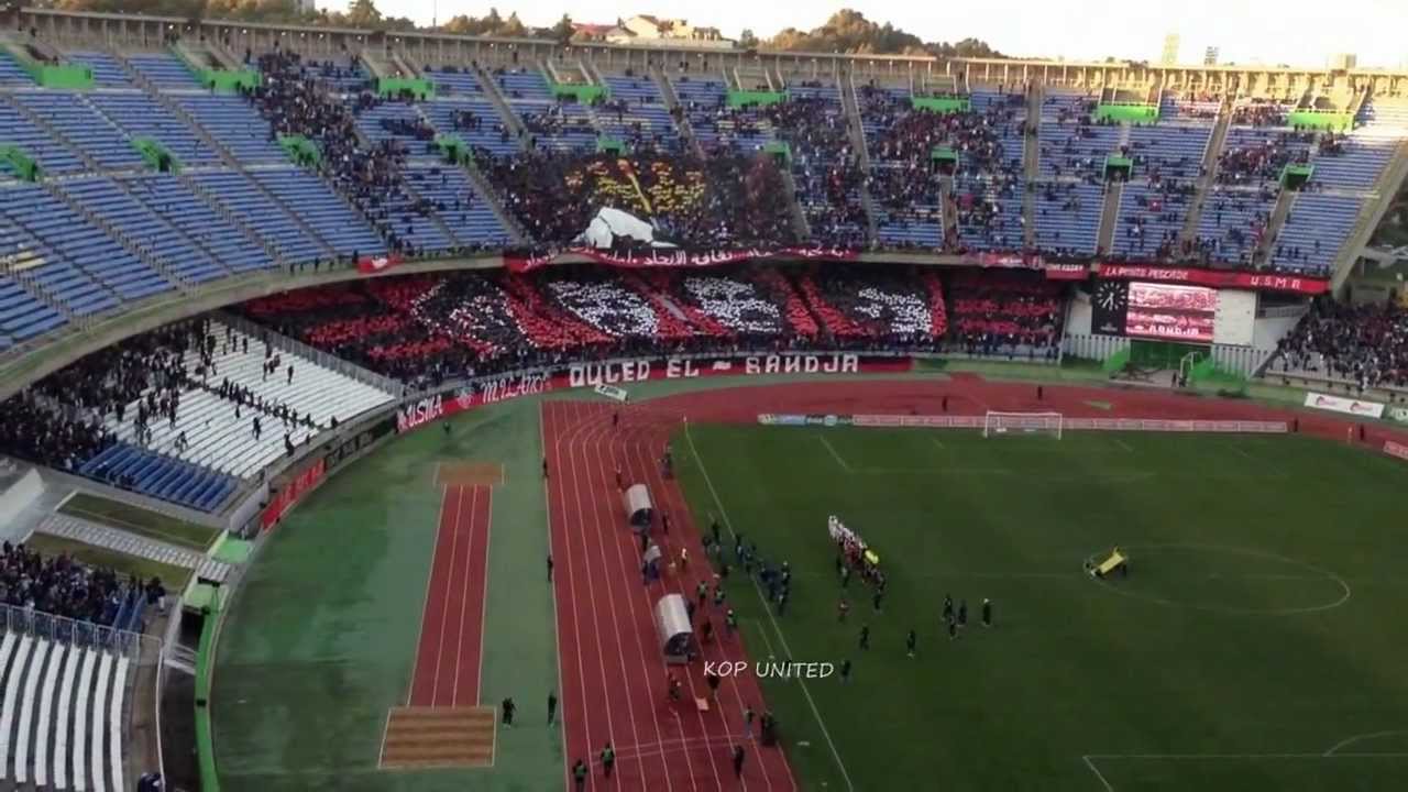 Double tifo de Ouled El Bahdja USMA : Les rois d'Alger. Filmé par les mouloudéens.