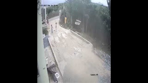 Cẩn cảnh camera quay lại cảnh bắt cóc trẻ em.Mọi người hãy chia sẻ và cảnh giác.