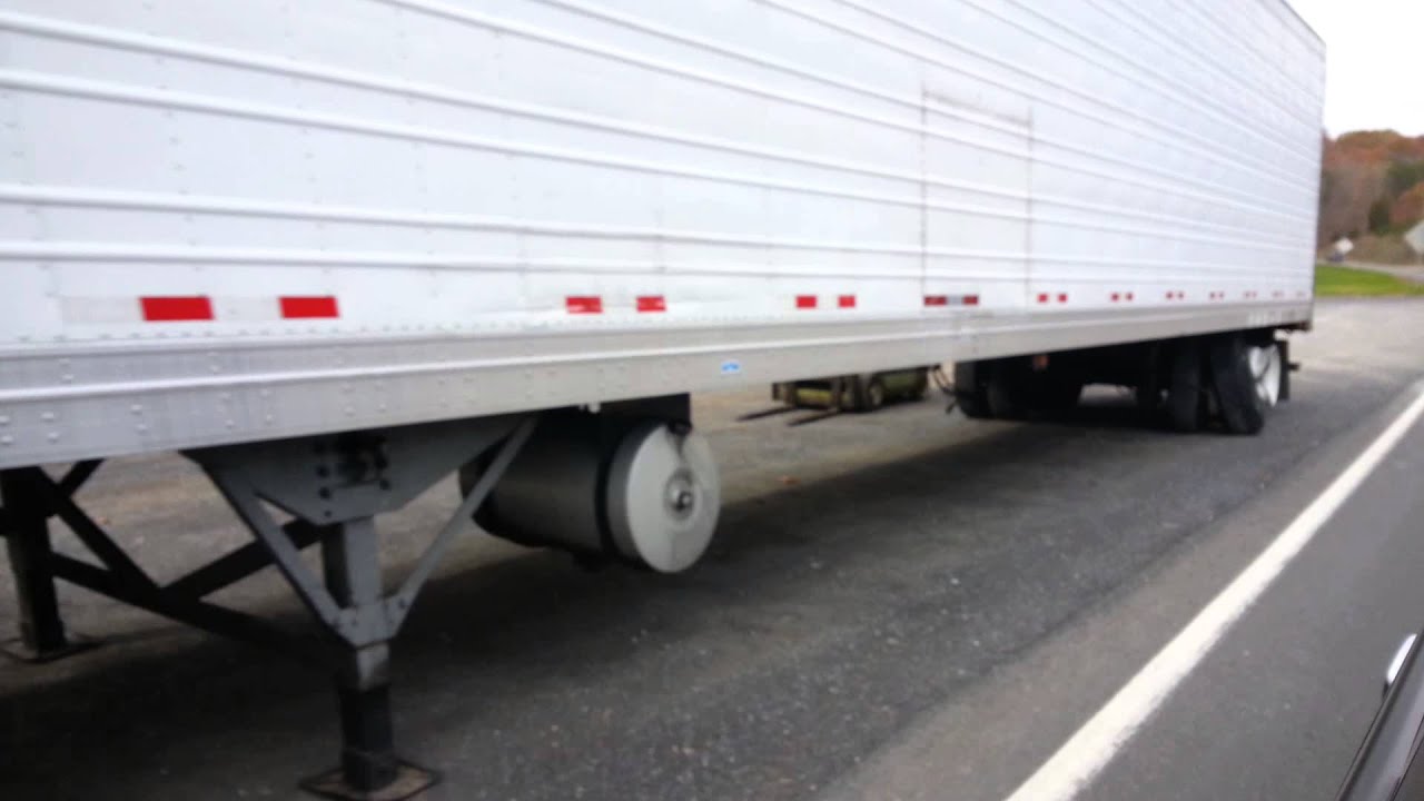 Trailer with 3 flat tires and 2 bent wheels YouTube