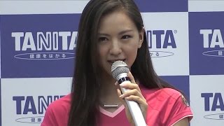 西内まりやの姉・西内ひろ、体型維持の秘訣語る「超高精度計測“デュアルタイプ体組成計”新商品」発表会3