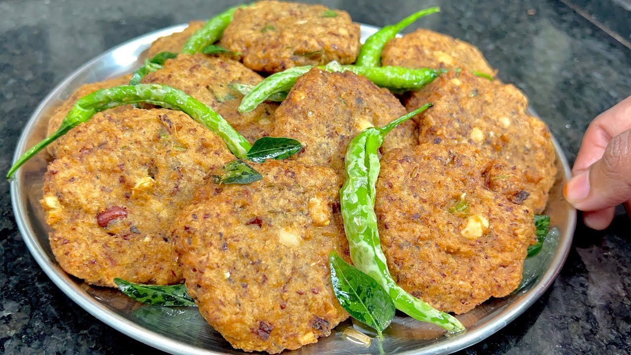 ఎప్పుడు చేసే మినప్పప్పు వడలు కాకుండా క్రిస్పీగా ఆయిల్ పీల్చకుండా రుచిగా ఇలా వడలు చేయండి భలే ఉంటాయి