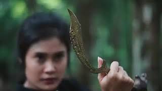 Aksi pencak silat cewek bikin merinding