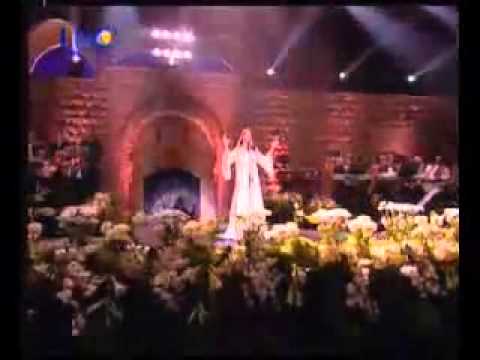 ماجدة الرومي عم بحلمك يا حلم يا لبنان