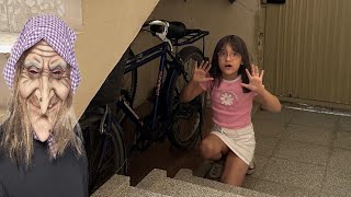 Eli̇f Asel Cadi Teyzeni̇n Evi̇ne Işinlandik