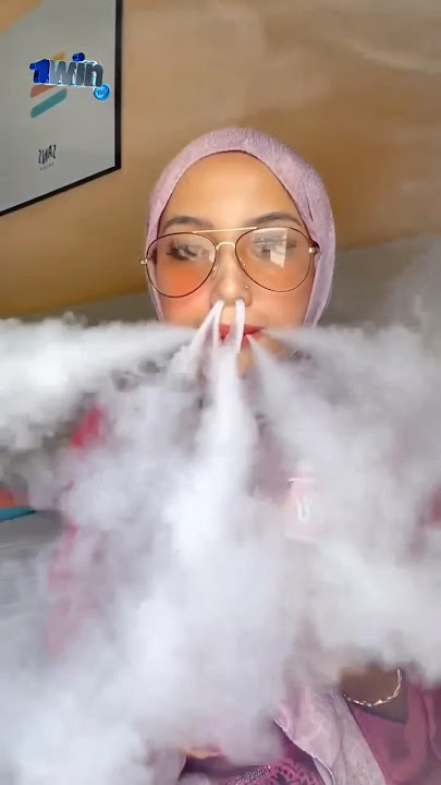 vape ringgar smoke cute Muslim girl smoking hijab girl vape tricks hookah bar #shorts