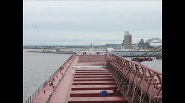 Paul R Tregurtha Entering & Fueling in Duluth - Time lapse - Great Lakes Freighter