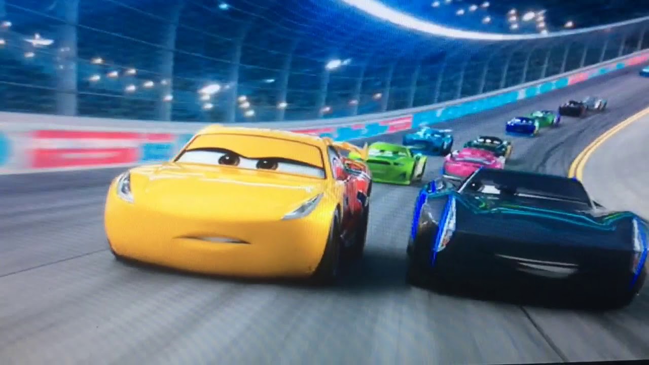 Cars 3 movie. Круз Рамирес Тачки. Крус Рамирес и Джексон шторм. Тачки 3 Круз Рамирез. Тачки 3 Круз Рамирез и Джексон шторм.