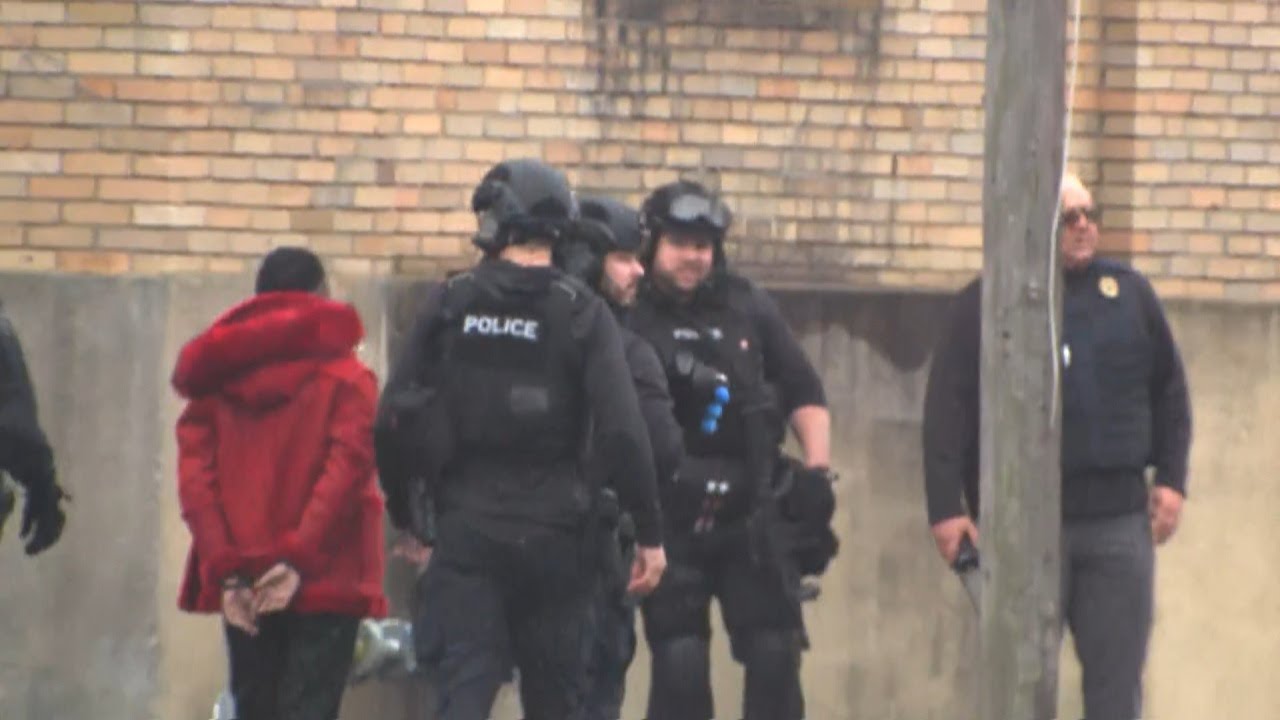 Person in custody after brief police situation in Terre Haute - YouTube