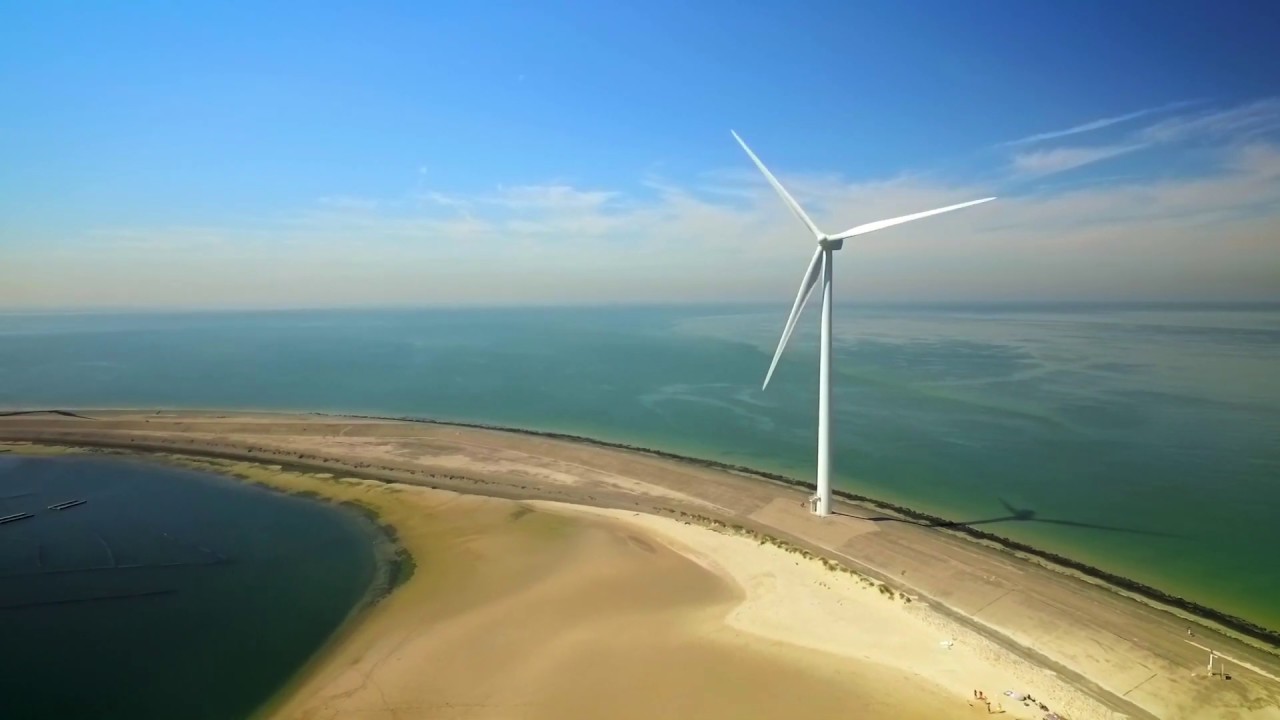 Ilari Hoevenaars, warm and intimate voice over in Dutch