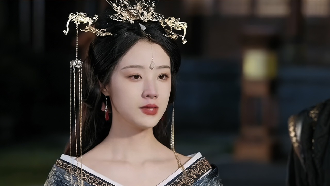 The Empress returns to her throne and forces her father to abdicate.#full