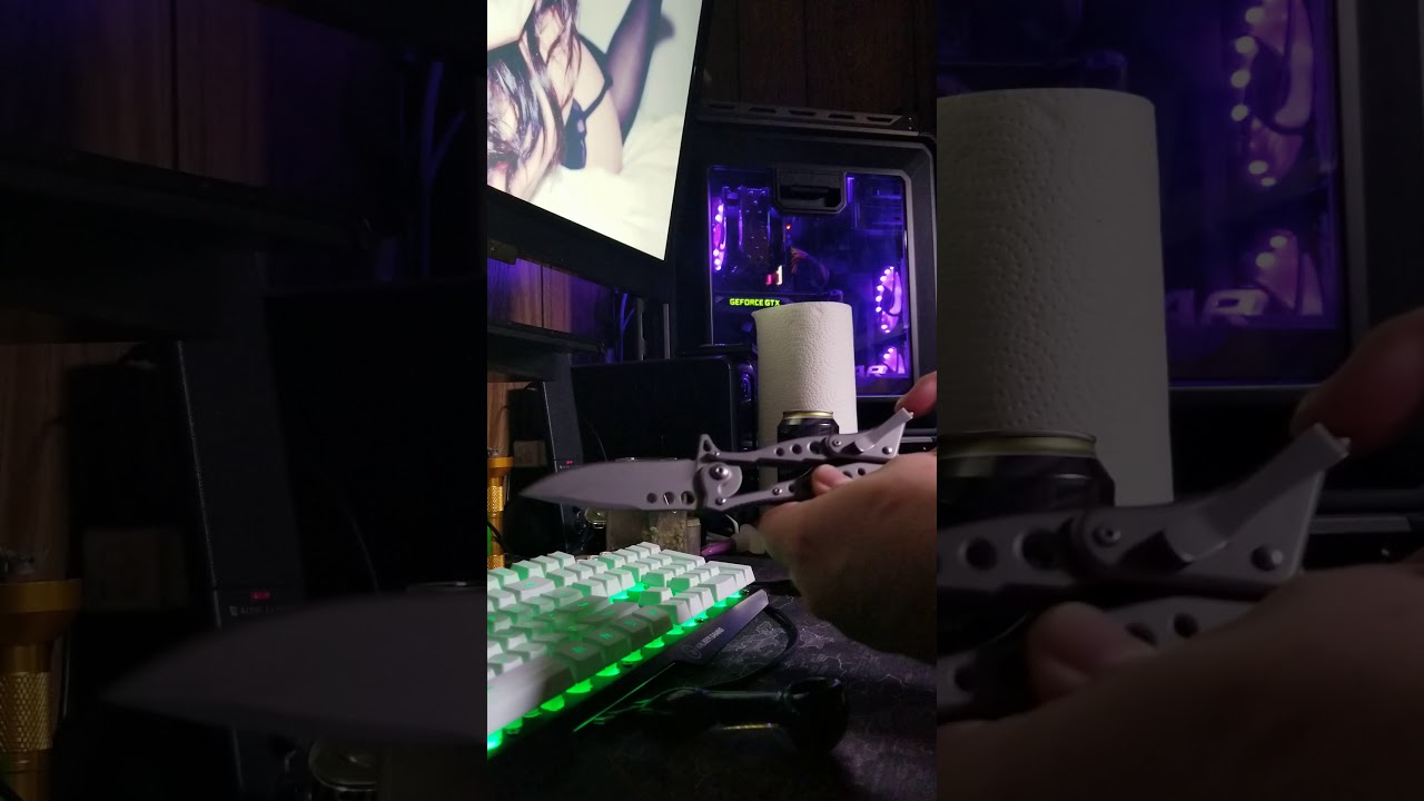 Random knife hinge demo