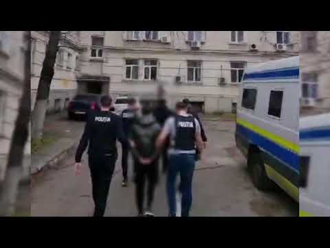 Doi bărbați din Craiova, reţinuţi de poliţişti pentru distrugere